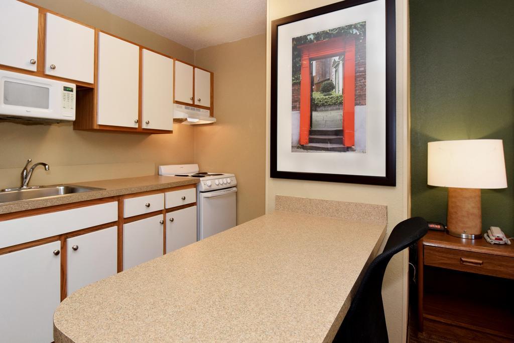 Candlewood Suites Jacksonville Southpoint Exterior photo