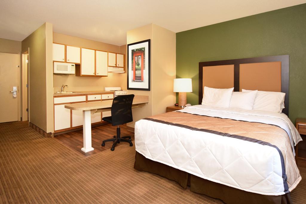 Candlewood Suites Jacksonville Southpoint Exterior photo